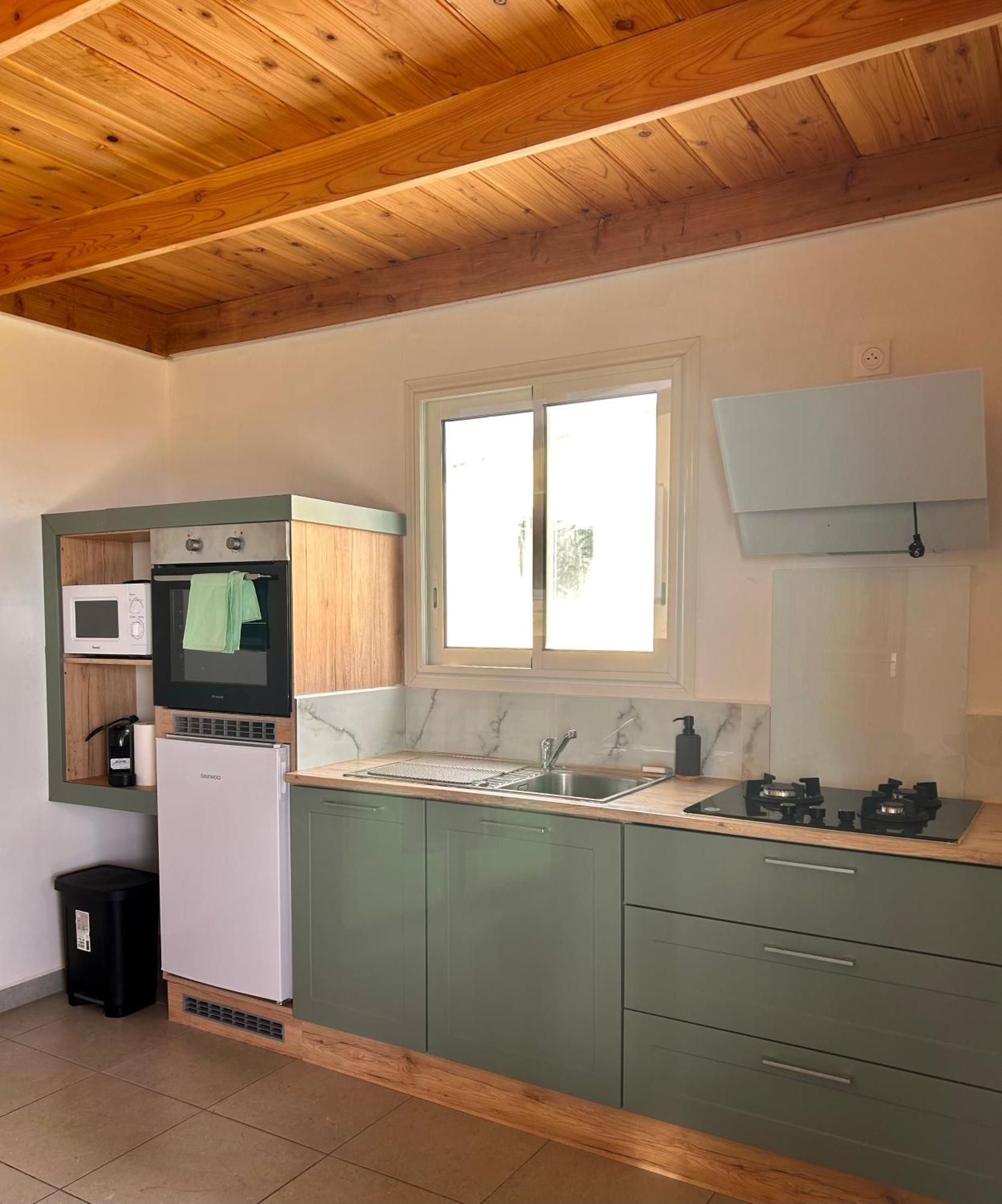 Logement Emeraude Sainte-Rose Luaran gambar