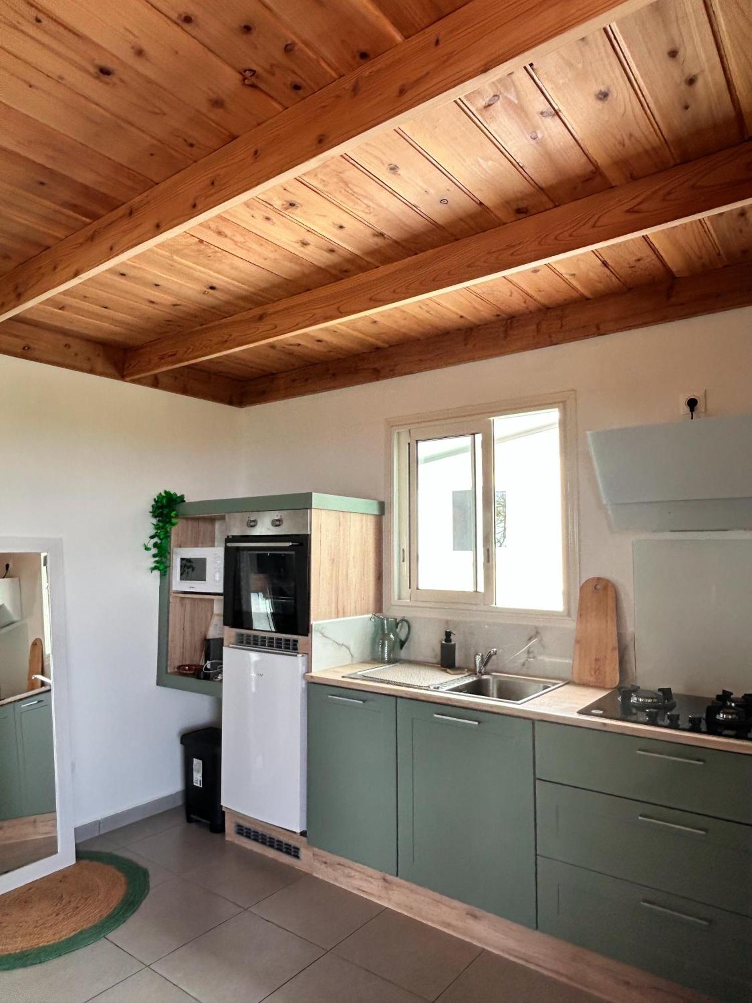 Logement Emeraude Sainte-Rose Luaran gambar